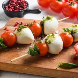 Talian,Food,-,Caprese,Salad,-,Skewer,With,Tomato,,Mozzarella